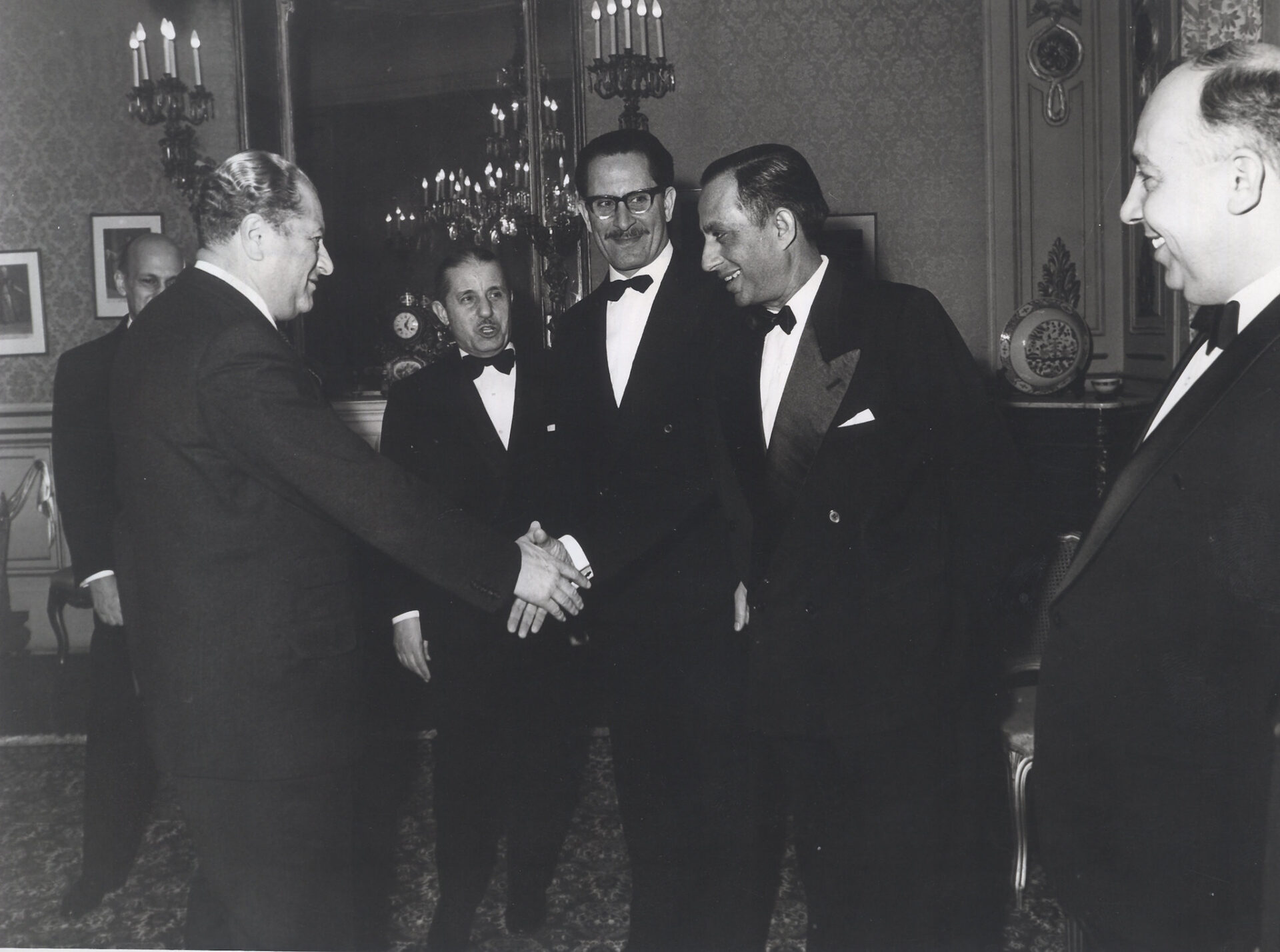 Bruno Kreisky with the ambassadors of Islamic states accredited in Vienna, 1968 Photo: Zukunft Archive/Fred Bayer