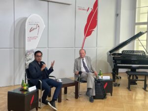 Ishaan Tharoor in Wien: Über Trumps Iran-Krieg, die Zukunft der US-Außenpolitik und die Krise der Medien